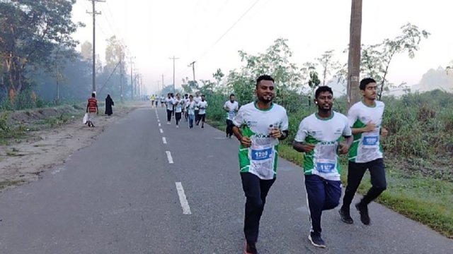 দেশ-বিদেশের দৌড়বিদদের অংশগ্রহণে নরসিংদীতে হয়ে গেলো ম্যারাথন - দৈনিকশিক্ষা