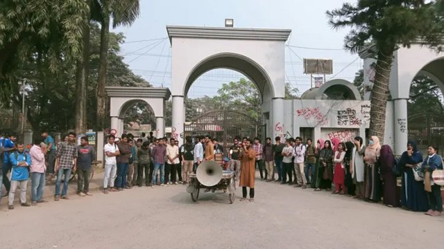 নাম পরিবর্তন দাবিতে ইবির প্রধান ফটকে তালা