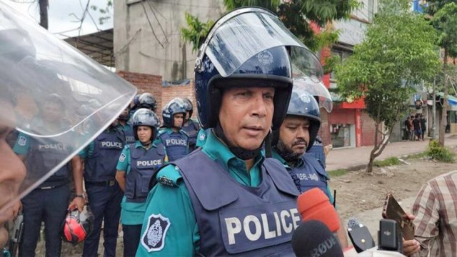 শিক্ষার্থীদের নিরাপত্তা দিতে এসেছি: পুলিশ - দৈনিকশিক্ষা