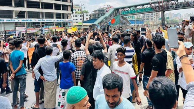 শনিরআখড়ায় শিক্ষার্থীদের সড়ক অবরোধ - দৈনিকশিক্ষা